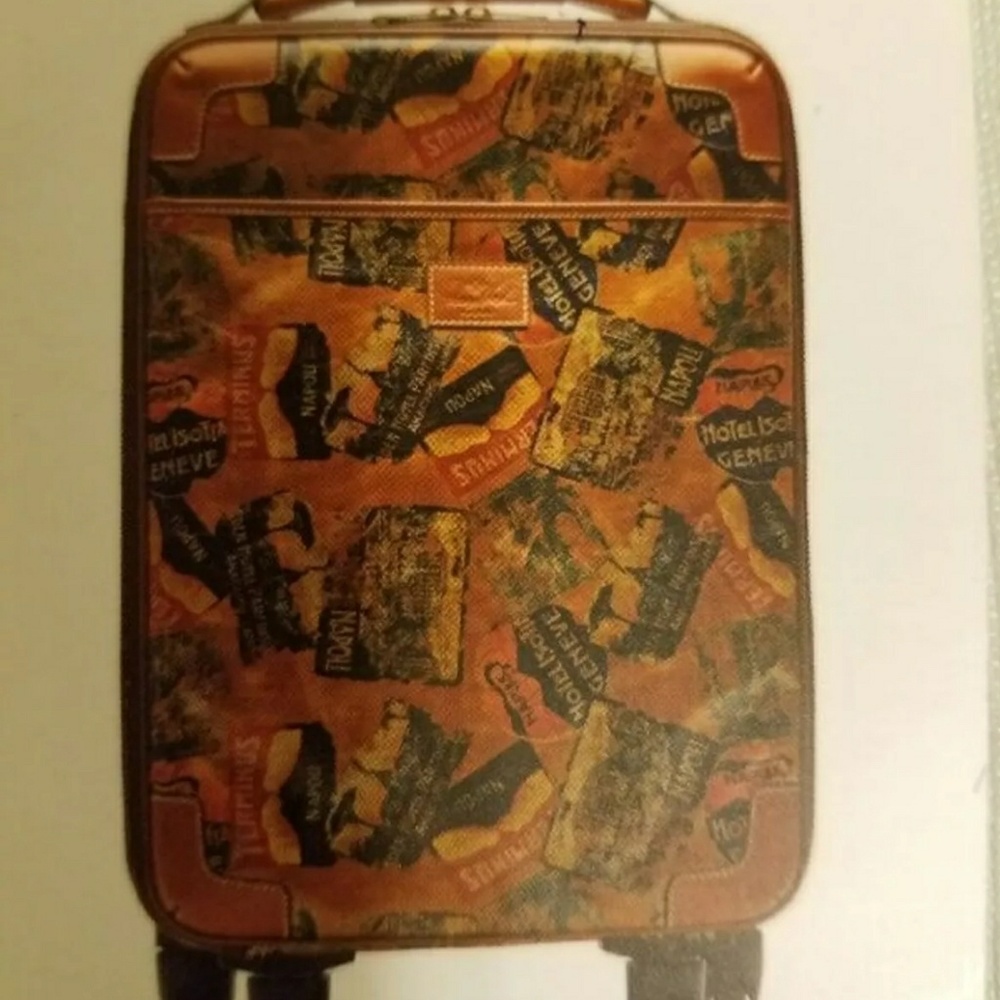 Patricia Nash carry on